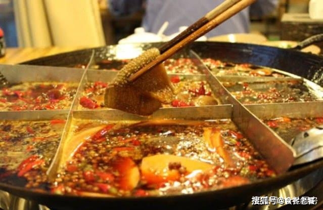 外国人这样吃重庆火锅，看了他的食材，连重庆人都服了就是不敢吃