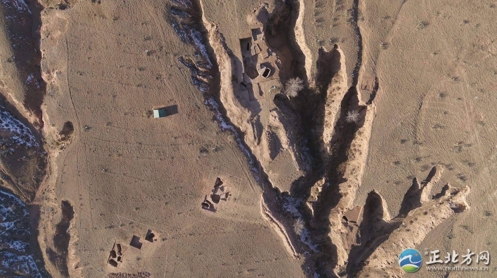 鄂尔多斯沙日塔拉遗址首次出土数量丰富的玉器